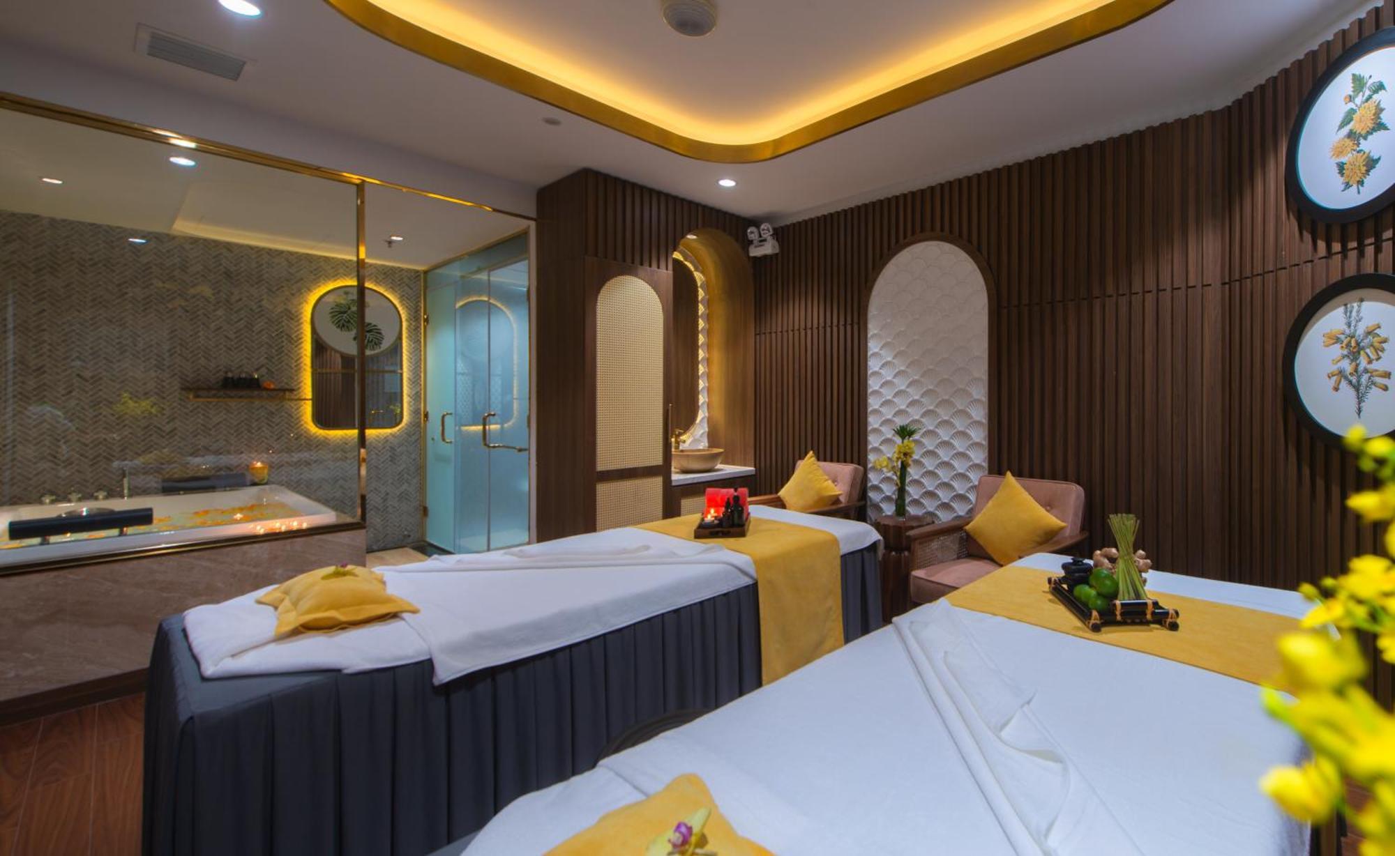 Grand Tourane Nha Trang Hotel Buitenkant foto