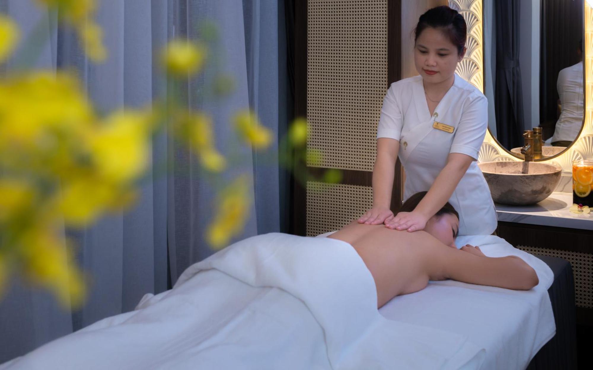 Grand Tourane Nha Trang Hotel Buitenkant foto