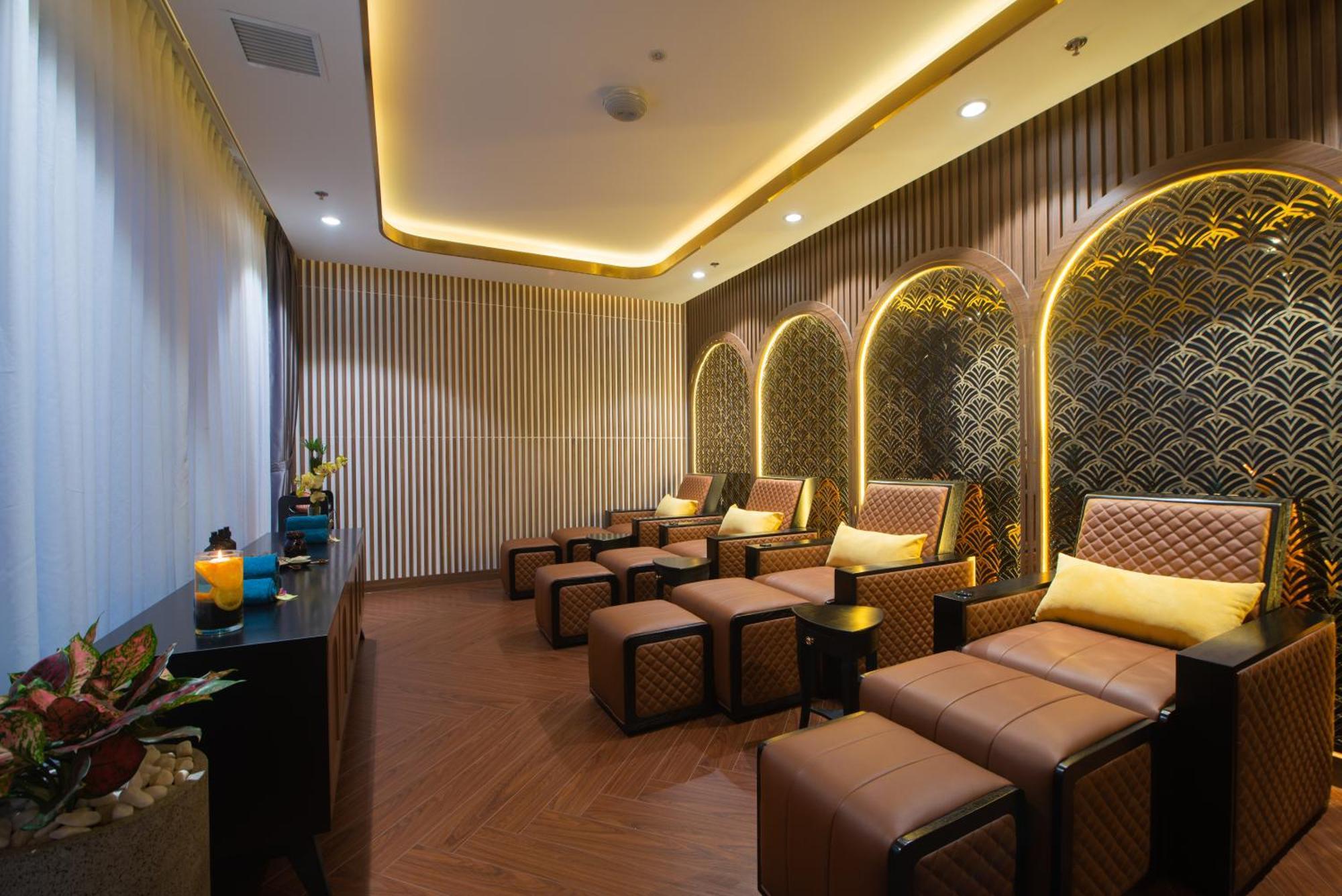 Grand Tourane Nha Trang Hotel Buitenkant foto
