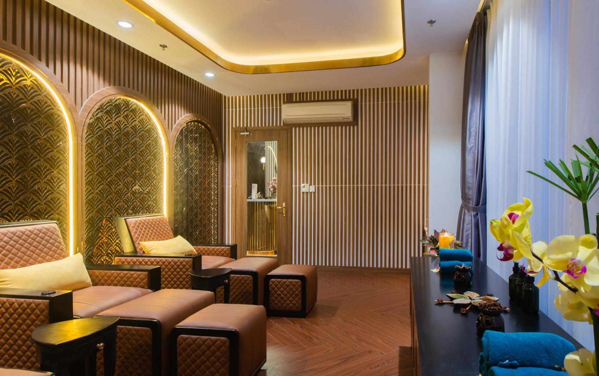 Grand Tourane Nha Trang Hotel Buitenkant foto